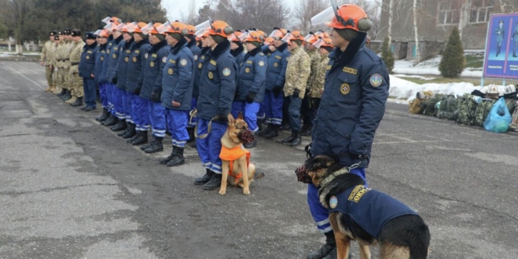 Узбекистан и Кыргызстан направили в Турцию спасателей