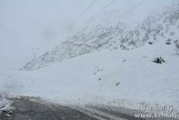 На дороге Душанбе-Худжанд сошла лавина. КЧС сообщил, на каких дорогах опасно