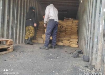Пострадавшим от стихи жителям Хорога привезли уголь