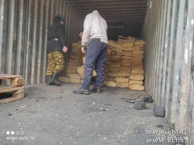 Пострадавшим от стихи жителям Хорога привезли уголь