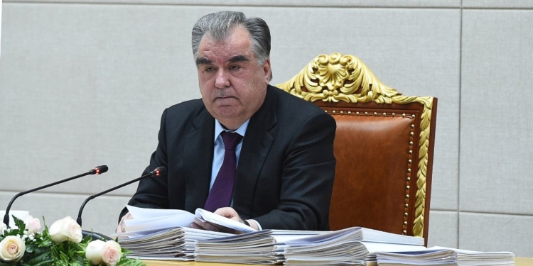 Президент подписал Указ о повышении окладов, пенсий и стипендий