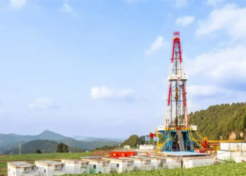 Китай пробурил самую глубокую вертикальную нефтяную скважину в Азии