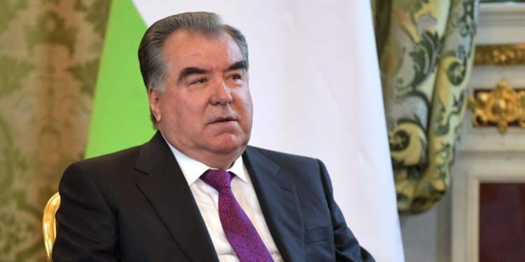 Эмомали Рахмон поздравил избранного президента Вьетнама