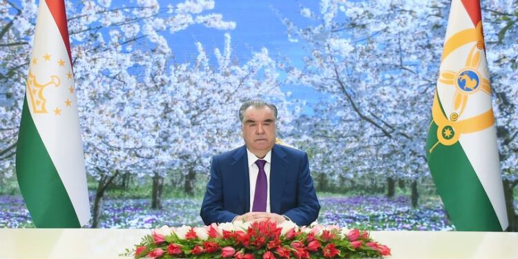 Эмомали Рахмон поздравил таджикистанцев с международным праздником Навруз