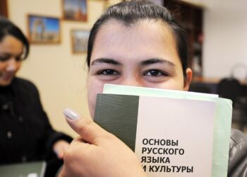 В России предложили стимулировать мигрантов учить русский язык скидкой на НДФЛ