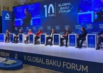 Таджикистан представил на форуме в Баку свой транспортный и энергетический потенциал