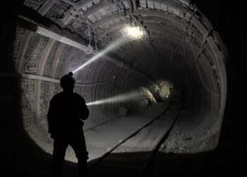 В Исфаре от углекислого газа погибли два горняка
