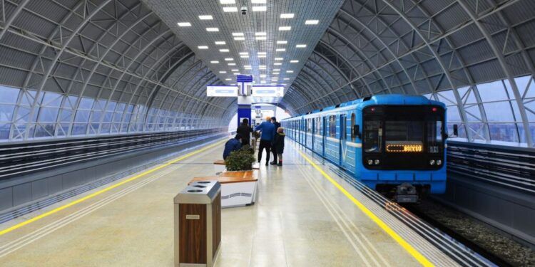 С 1 апреля пенсионеры получат право бесплатного проезда в Ташкентском метрополитене