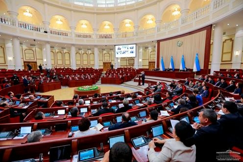 Парламент назначил референдум по новой Конституции Узбекистана на 30 апреля