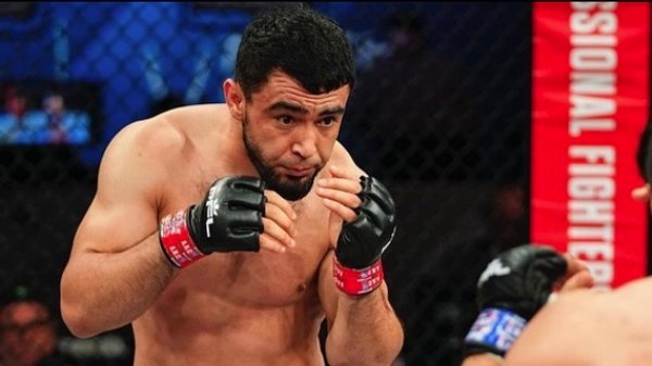 11 тейкдаунов за бой: Лоик Раджабов установил рекорд UFC