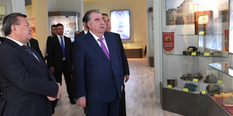 В Истиклоле открыли исторический музей и выставку, посвященную Наврузу и народным ремёслам
