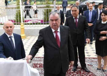 Глава государства Эмомали Рахмон открыл в Гулистоне ряд объектов