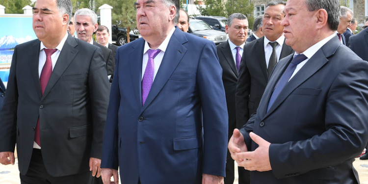 Президент ознакомился с ходом работ по обезвреживанию радиоактивных отходов в Истиклоле