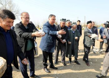 Кампания по севу хлопчатника началась в Бободжон Гафуровском районе Согдийской области