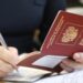 В России обсуждают возможность выдавать российские паспорта за границей