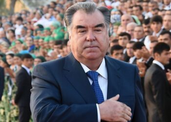 Президент  Таджикистана Эмомали Рахмон дал старт деятельности птицеводческого предприятия «Мурги бебахо» в Гулистоне