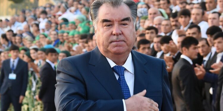 Президент  Таджикистана Эмомали Рахмон дал старт деятельности птицеводческого предприятия «Мурги бебахо» в Гулистоне