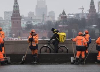 В России каждый шестой работодатель принимает на работу трудовых мигрантов