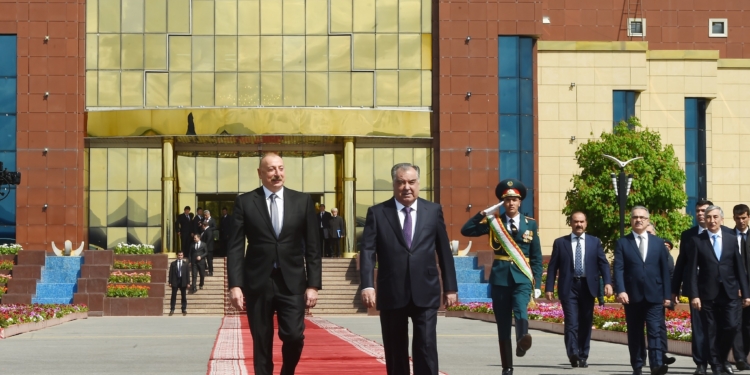 Президент Республики Таджикистан Эмомали Рахмон проводил Президента Азербайджанской Республики Ильхама Алиева
