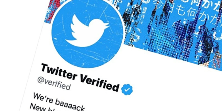 Twitter лишил синей галочки аккаунт New York Times