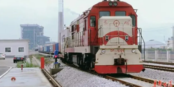 Специальный грузовой поезд с 1300 тоннами ячменя прибыл из Казахстана в китайскую провинцию Хунань