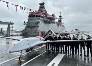 Турция ввела в строй первый в мире авианосец для ударных беспилотников