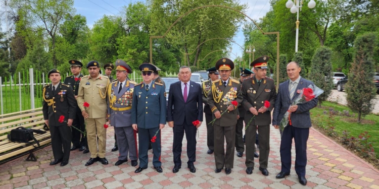 В Душанбе почтили память погибших казахстанских миротворцев (видео)