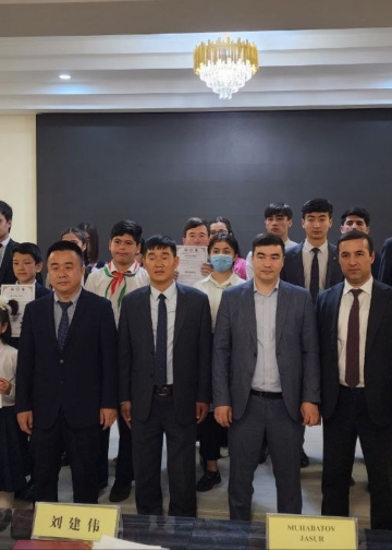 В Душанбе предоставили стипендии для обучающихся в Институте Конфуция при ТНУ