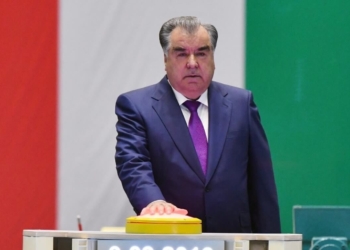 Рахмон запустил последний агрегат ГЭС «Сарбанд» на юге Таджикистана