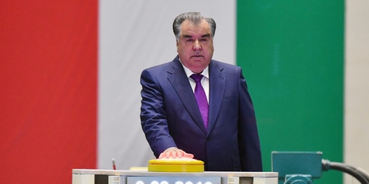 Рахмон запустил последний агрегат ГЭС «Сарбанд» на юге Таджикистана