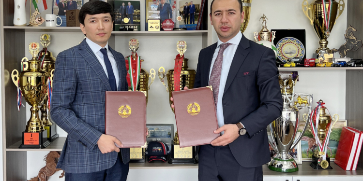 ФФТ и компания «Рахш такси» продлили партнерское соглашение