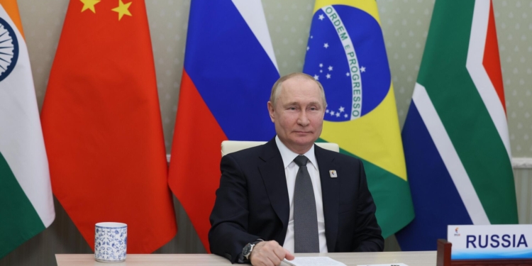 Путина попросили не приезжать в ЮАР иначе будут вынуждены его арестовать, —The Times