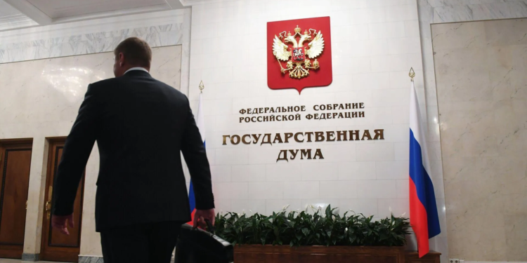 Ввести мораторий на предоставление гражданства РФ жителям Таджикистана предложил Госдуме