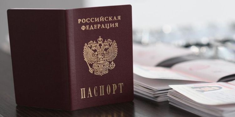 Граждане Таджикистана вошли в число лидеров по получению гражданства на Сахалине