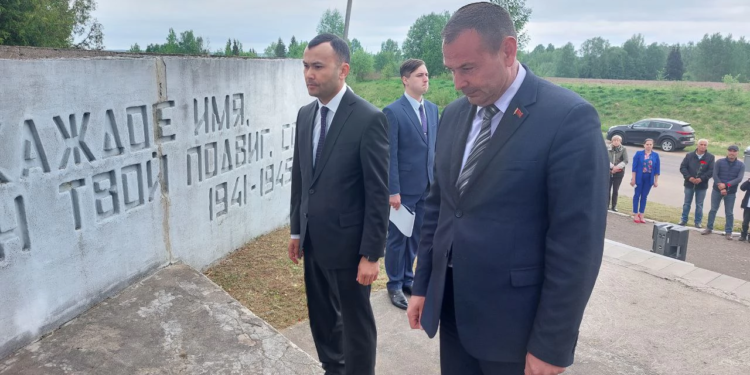 Открытие мемориальной плиты с именами погибших в годы ВОВ бойцов-таджиков состоялось в Витебске