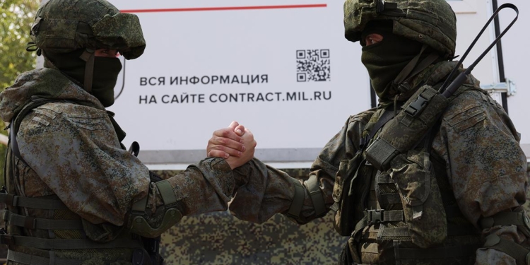 Гражданство РФ в упрощенном порядке смогут получить служащие по контракту в российской армии иностранцы