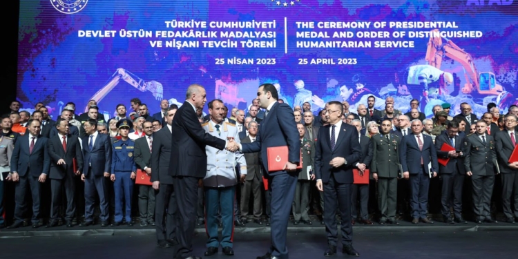 Эрдоган наградил таджикских спасателей