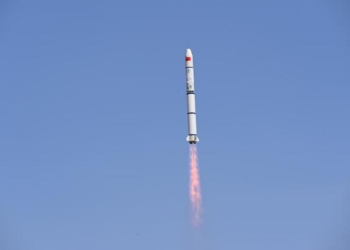 Китай запустил новые спутники для космических исследований