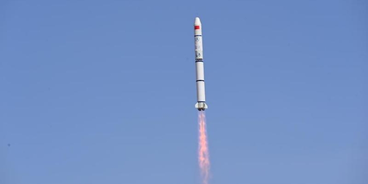 Китай запустил новые спутники для космических исследований