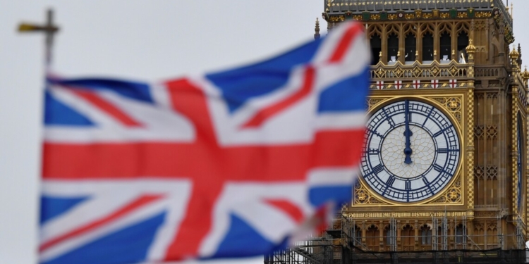 Великобритания ввела санкции против 86 российских граждан и компаний
