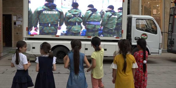 КЧС рассказывает жителям Душанбе о мерах безопасности при землетрясениях