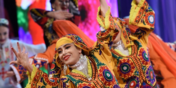 Таджикская танцевальная группа «Лола» вновь в Туркменистане