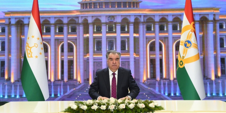 Эмомали Рахмон поздравил таджикистанцев с Иди Курбон
