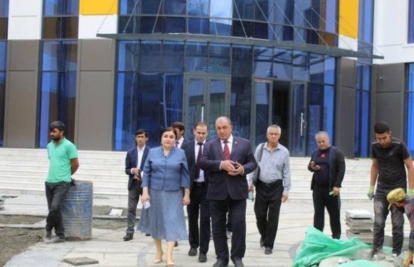 Строительство средней школы нового типа в Дарвазском районе близится к завершению