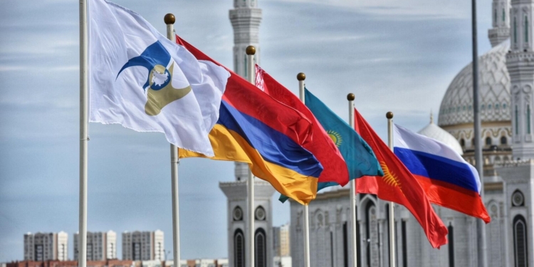 Россия надеется, что Таджикистан определит выгоды от вступления в ЕАЭС