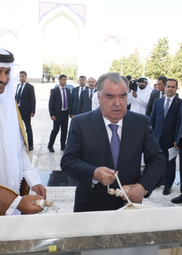Эмомали Рахмон и Эмир Катара Шейх Тамим ибн Хамад Оли Сони открыли самую большую мечеть в Таджикистане