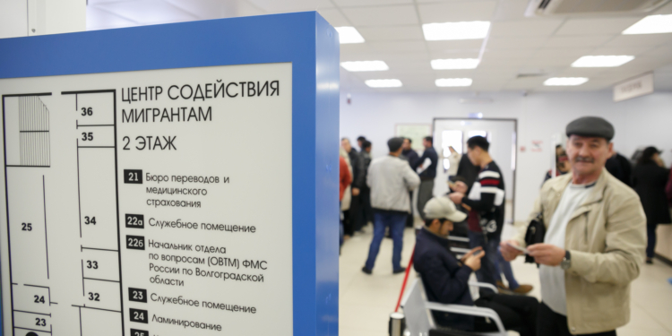 Более трети мигрантов прибывают в Тульскую область из Таджикистана