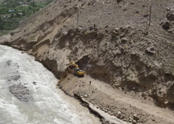 Кохир Расулзода ознакомился с работами в зоне стихийного бедствия в Рошткалинском районе