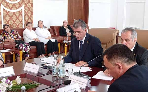 Проблемы комплектования библиотечного фонда обсудили с издателями и представителями СМИ