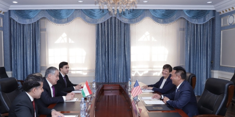 Министр иностранных дел Таджикистана встретился с Послом США